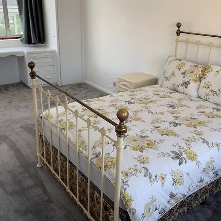5 Bedroom House With Outdoor Space Upminster Εξωτερικό φωτογραφία