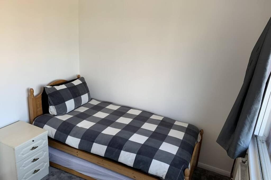 5 Bedroom House With Outdoor Space Upminster Εξωτερικό φωτογραφία